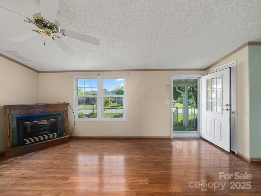 236 White Ash Cir Hendersonville, NC 28739