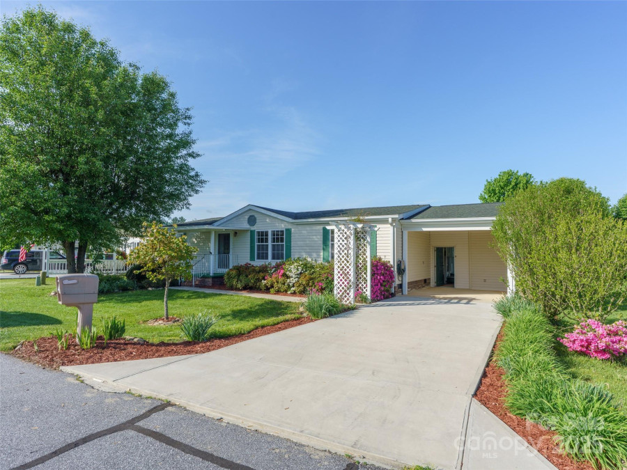236 White Ash Cir Hendersonville, NC 28739