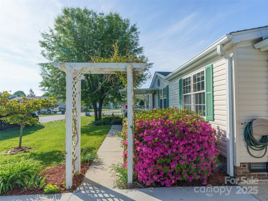 236 White Ash Cir Hendersonville, NC 28739