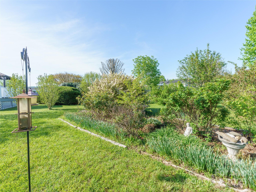 236 White Ash Cir Hendersonville, NC 28739