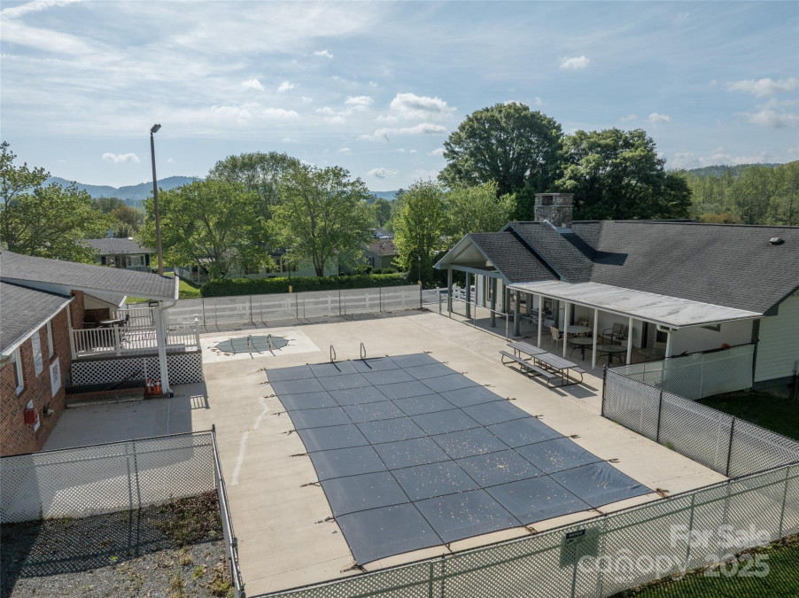 236 White Ash Cir Hendersonville, NC 28739