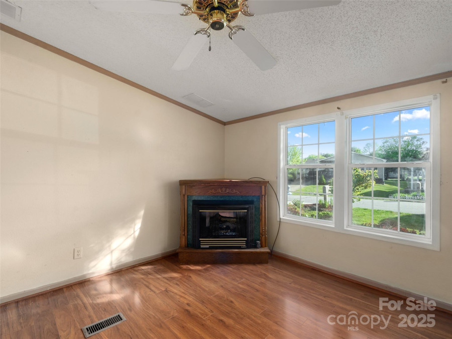 236 White Ash Cir Hendersonville, NC 28739