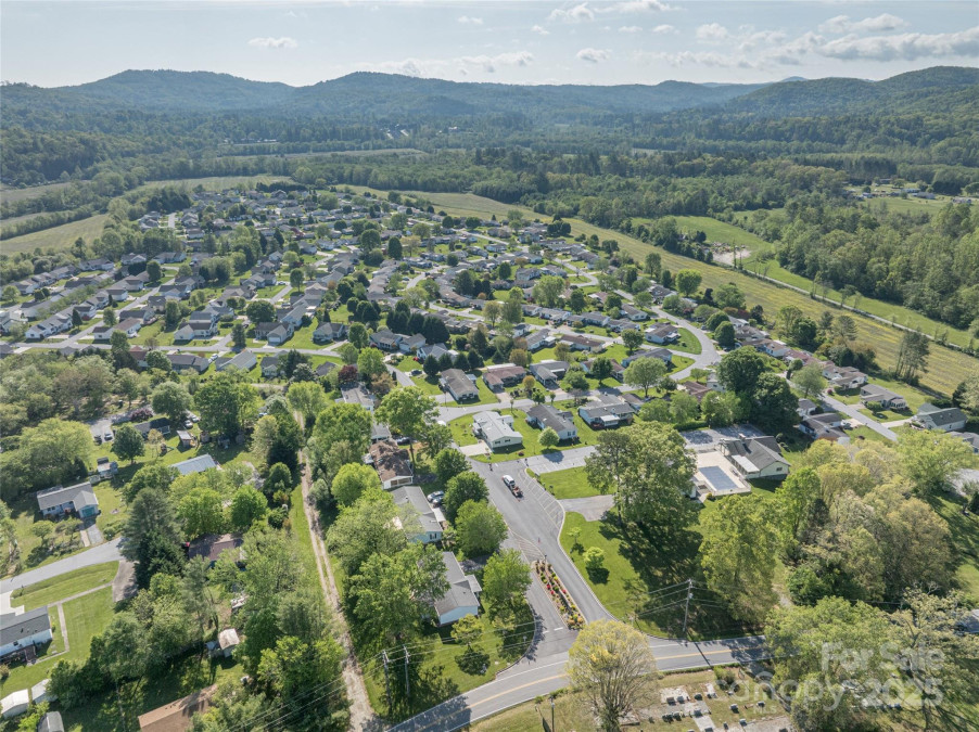 236 White Ash Cir Hendersonville, NC 28739