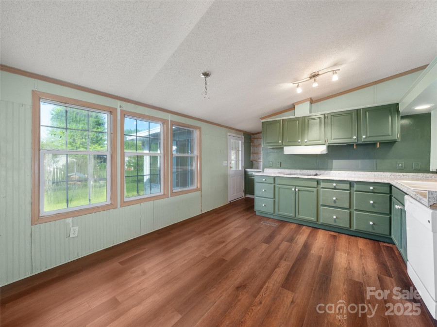 236 White Ash Cir Hendersonville, NC 28739