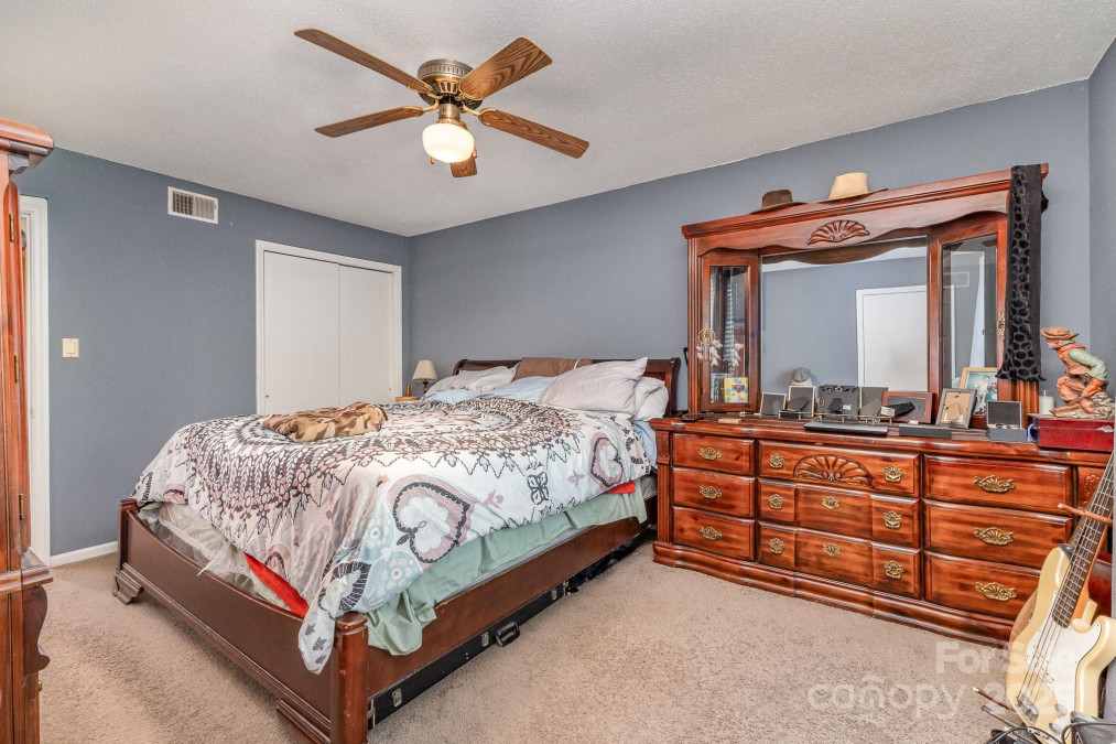 2026 Harvest Ln Charlotte, NC 28210