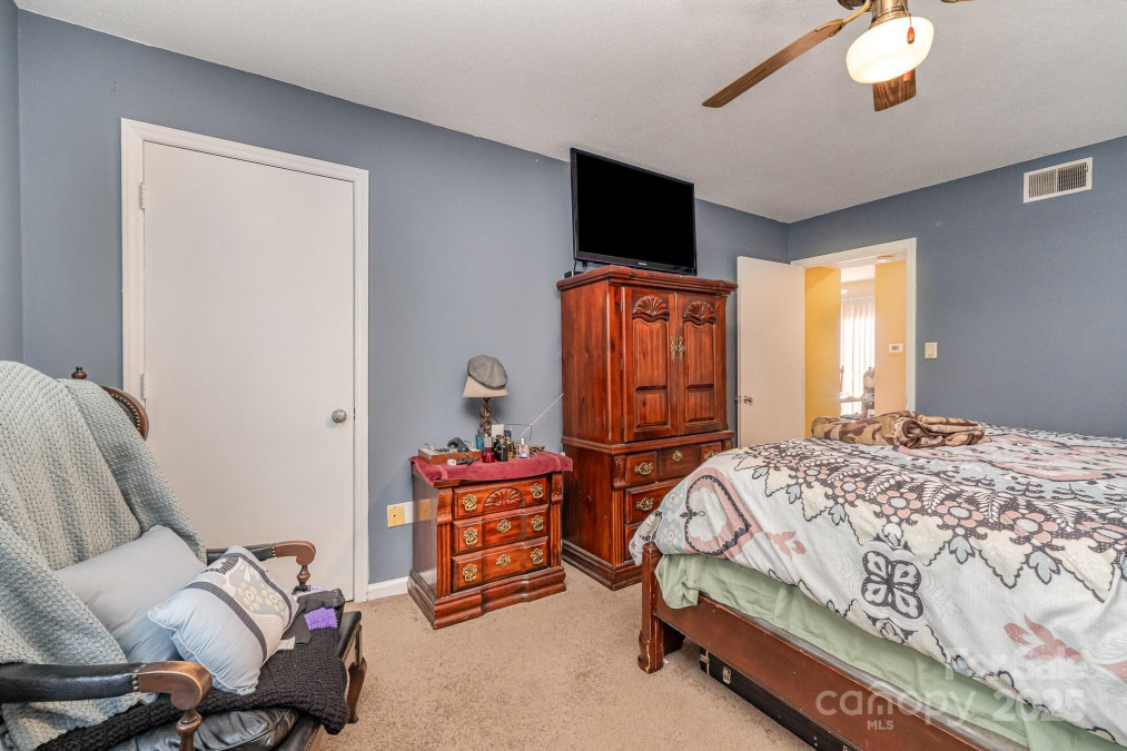2026 Harvest Ln Charlotte, NC 28210