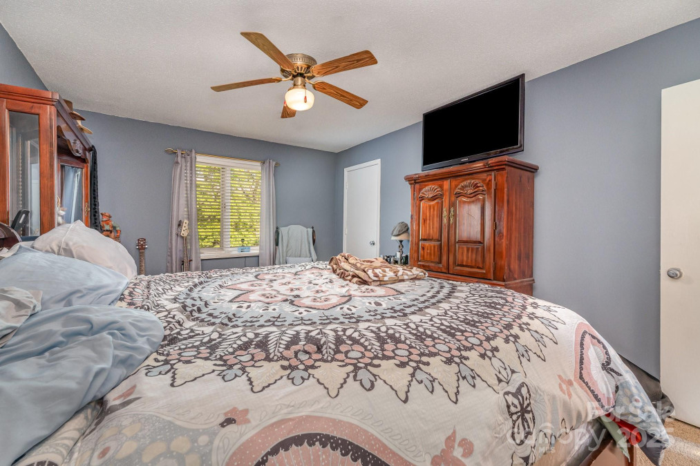 2026 Harvest Ln Charlotte, NC 28210
