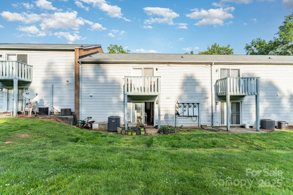 2026 Harvest Ln Charlotte, NC 28210