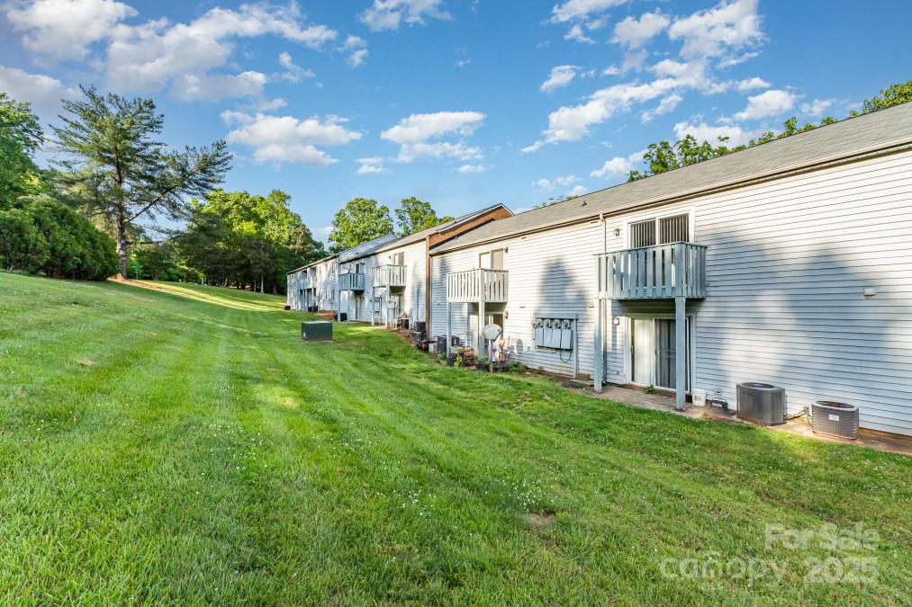 2026 Harvest Ln Charlotte, NC 28210