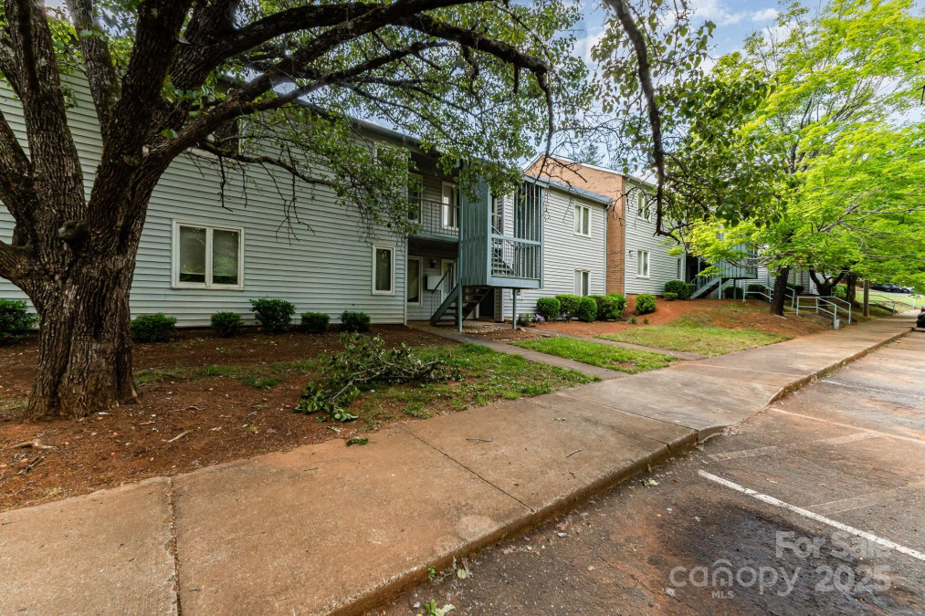 2026 Harvest Ln Charlotte, NC 28210