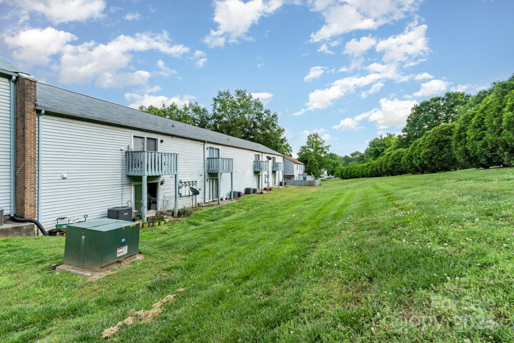 2026 Harvest Ln Charlotte, NC 28210