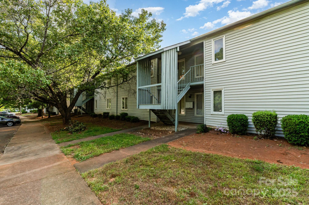 2026 Harvest Ln Charlotte, NC 28210