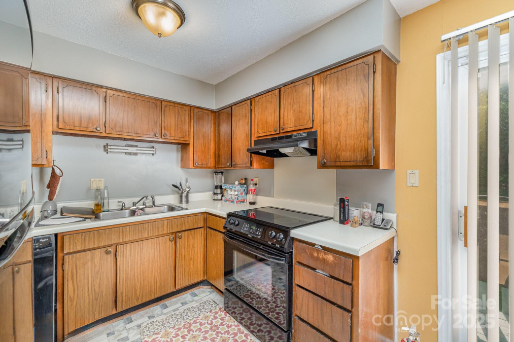 2026 Harvest Ln Charlotte, NC 28210