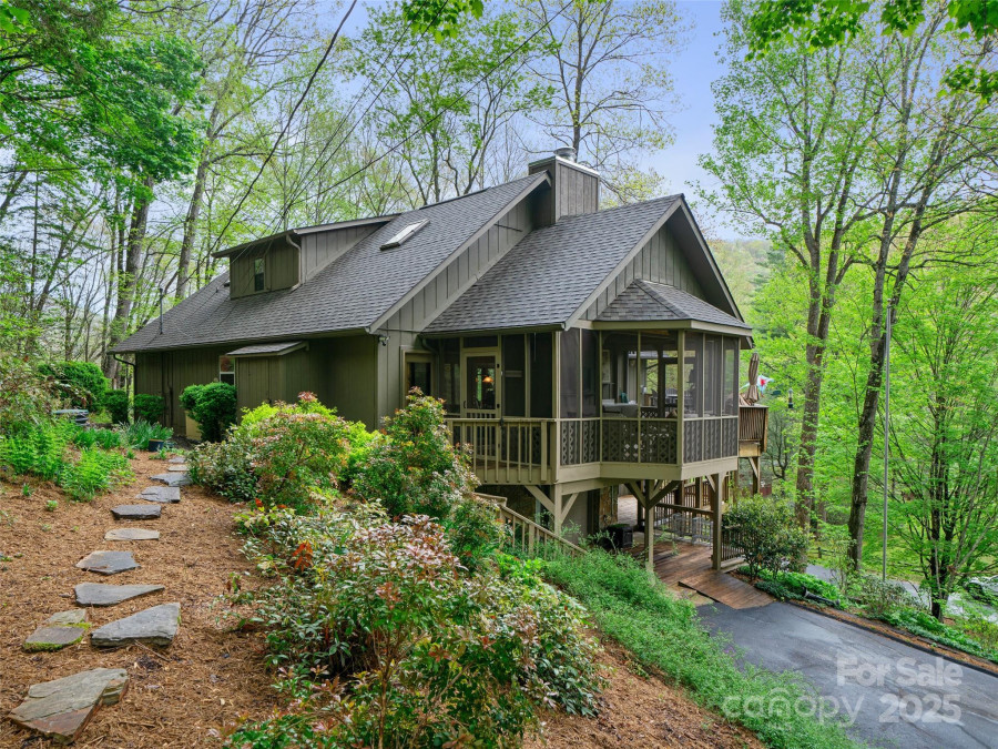 86 Laurel Dr Burnsville, NC 28714