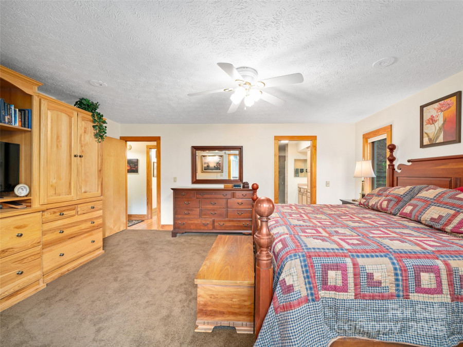 86 Laurel Dr Burnsville, NC 28714