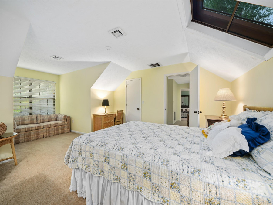 86 Laurel Dr Burnsville, NC 28714