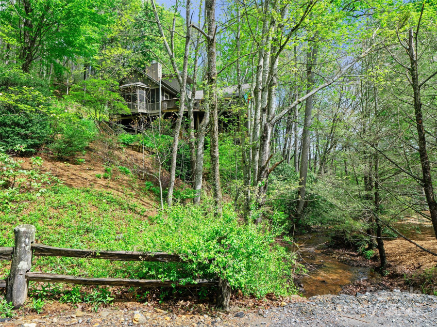 86 Laurel Dr Burnsville, NC 28714