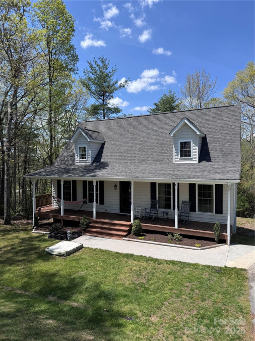 76 Overlook Pointe Dr Spruce Pine, NC 28777