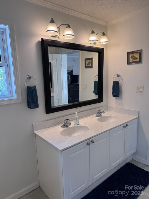 76 Overlook Pointe Dr Spruce Pine, NC 28777