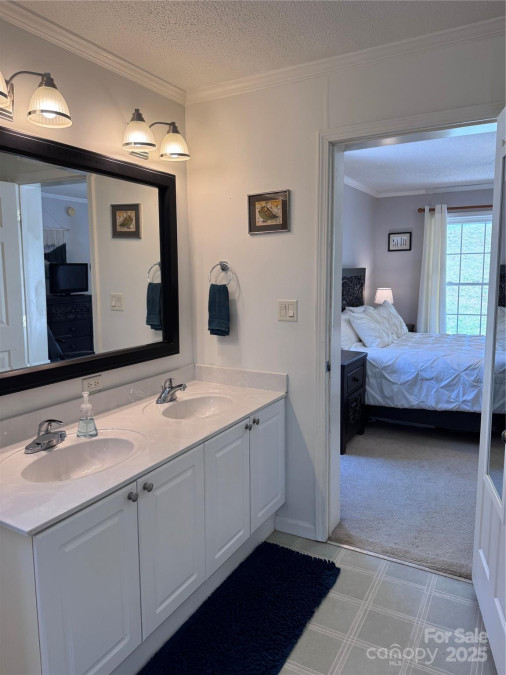 76 Overlook Pointe Dr Spruce Pine, NC 28777