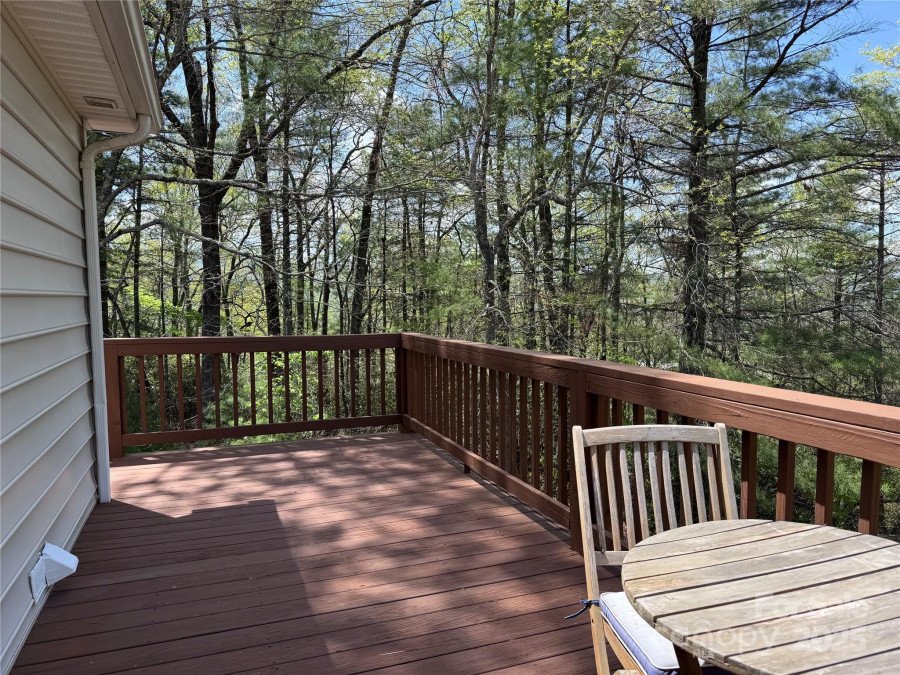 76 Overlook Pointe Dr Spruce Pine, NC 28777