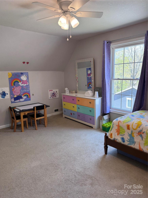 76 Overlook Pointe Dr Spruce Pine, NC 28777