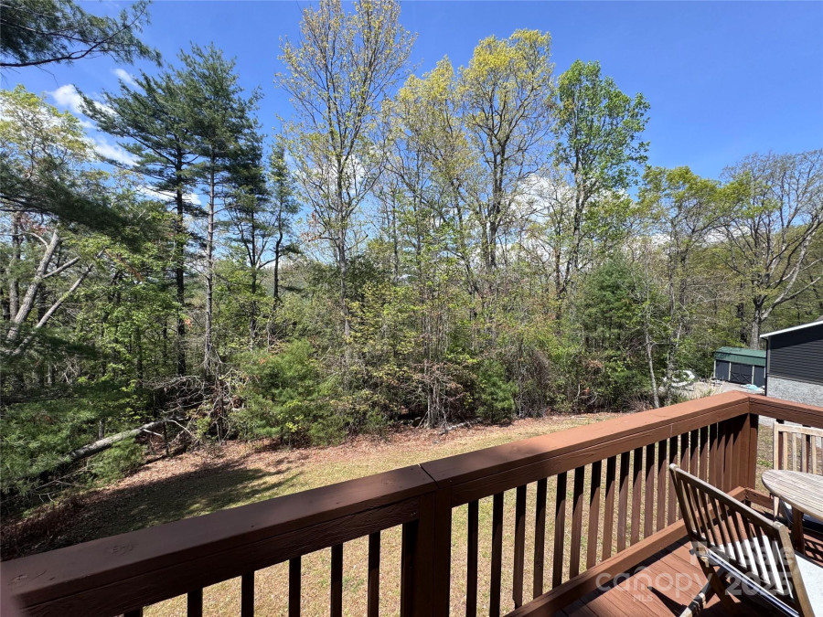76 Overlook Pointe Dr Spruce Pine, NC 28777