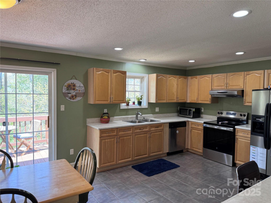 76 Overlook Pointe Dr Spruce Pine, NC 28777