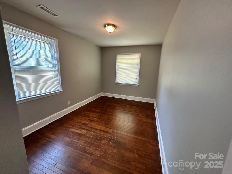 2434 Columbus Cir Charlotte, NC 28208