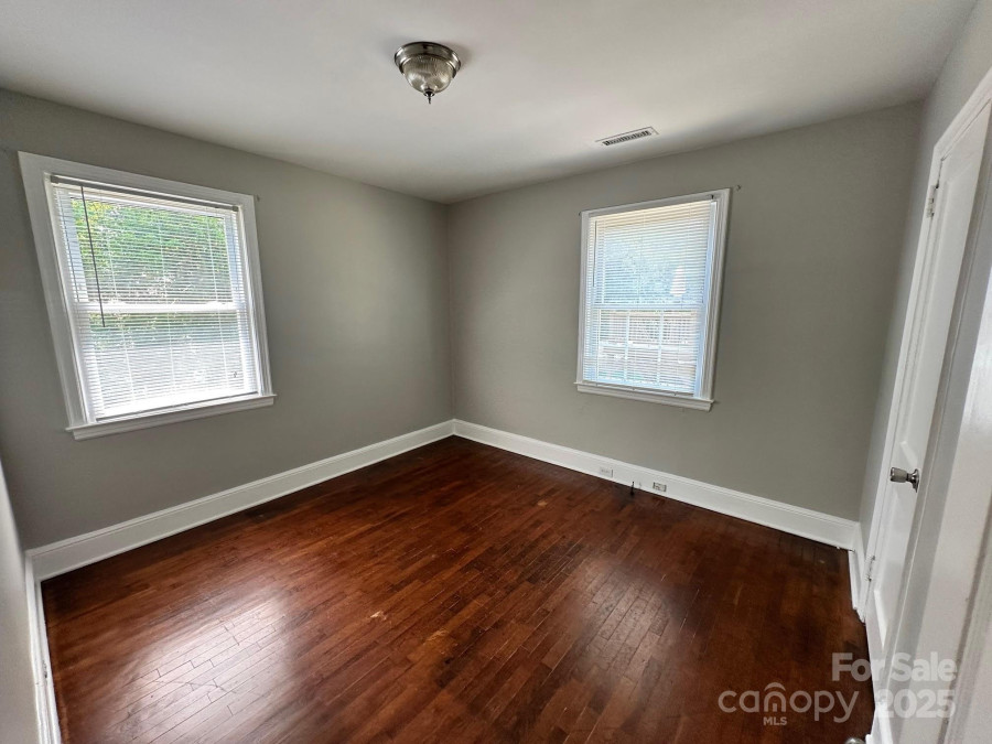 2434 Columbus Cir Charlotte, NC 28208