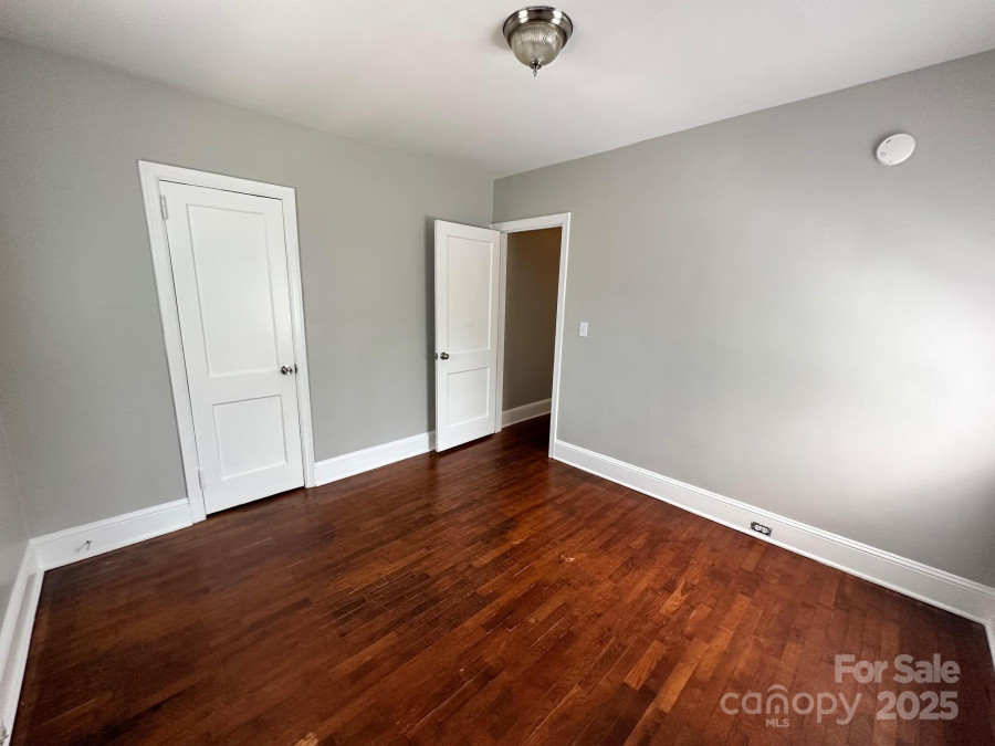 2434 Columbus Cir Charlotte, NC 28208