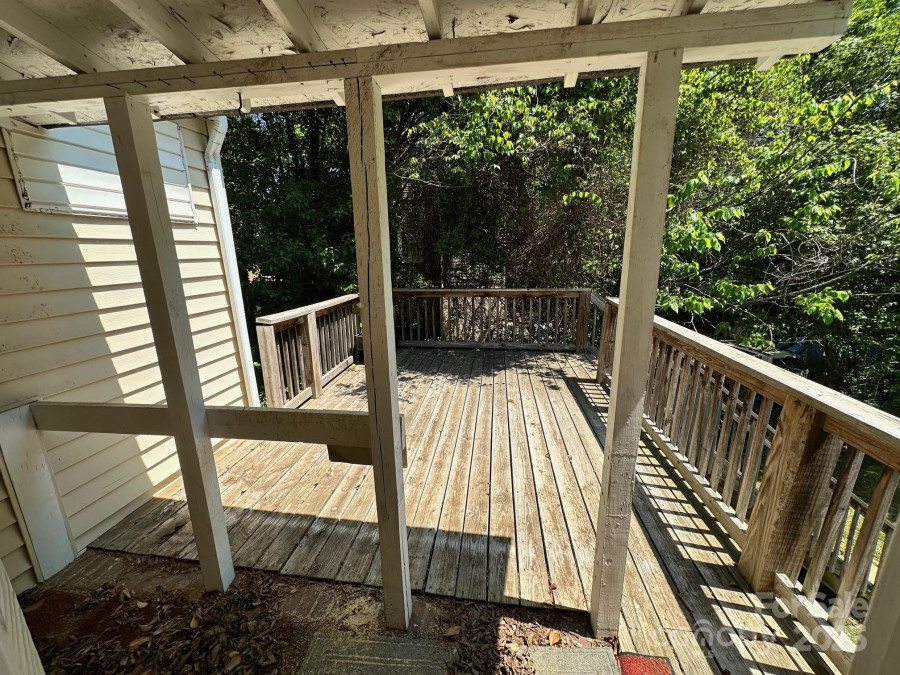 2434 Columbus Cir Charlotte, NC 28208