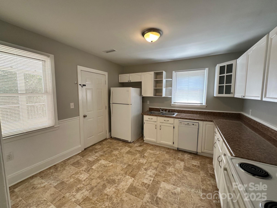 2434 Columbus Cir Charlotte, NC 28208