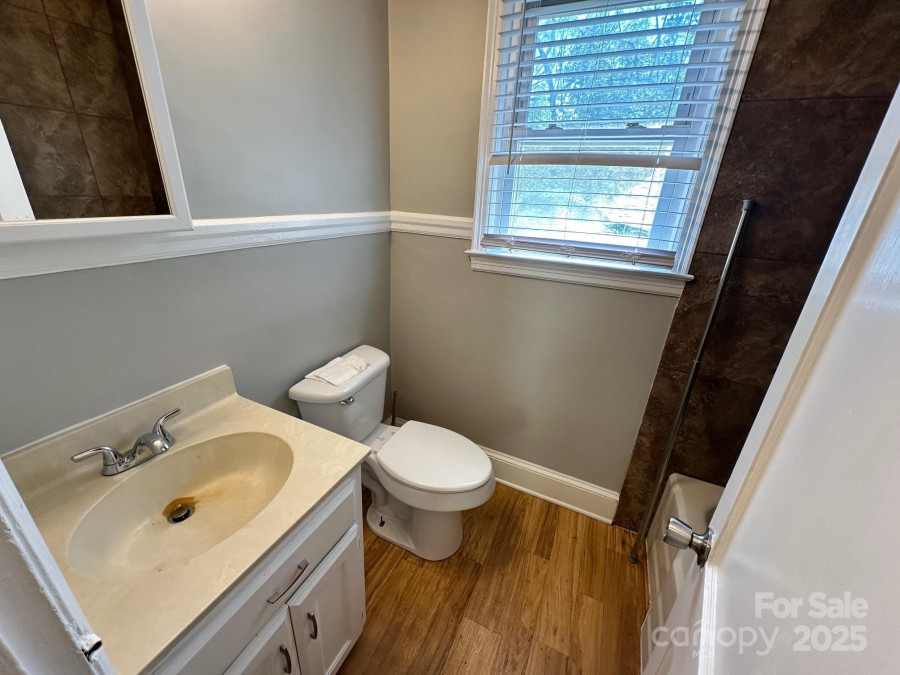 2434 Columbus Cir Charlotte, NC 28208