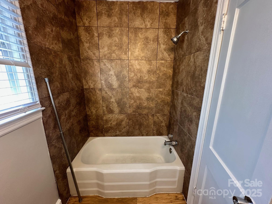2434 Columbus Cir Charlotte, NC 28208