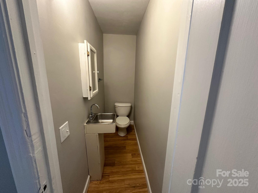 2434 Columbus Cir Charlotte, NC 28208