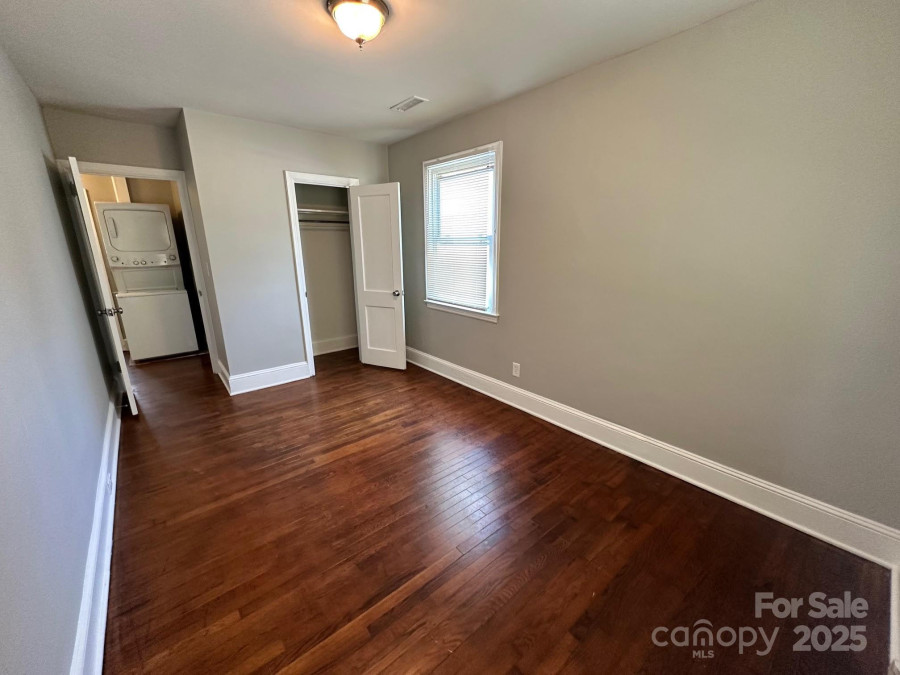 2434 Columbus Cir Charlotte, NC 28208