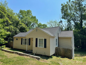 2434 Columbus Cir Charlotte, NC 28208