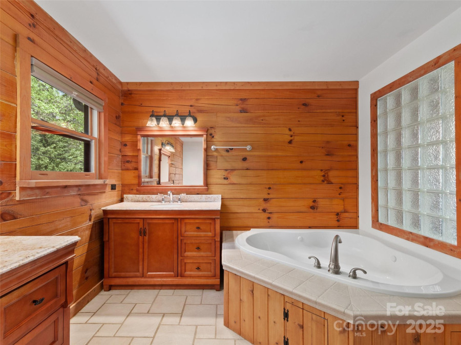 213 Rice Dr Waynesville, NC 28785