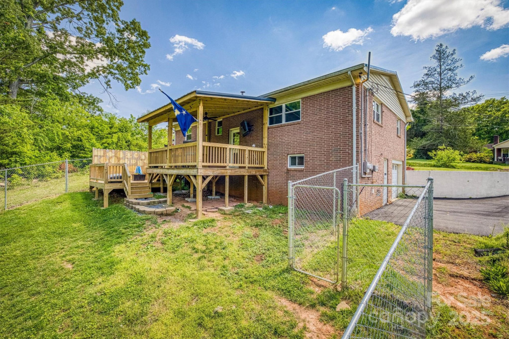 111 Baxter St Morganton, NC 28655