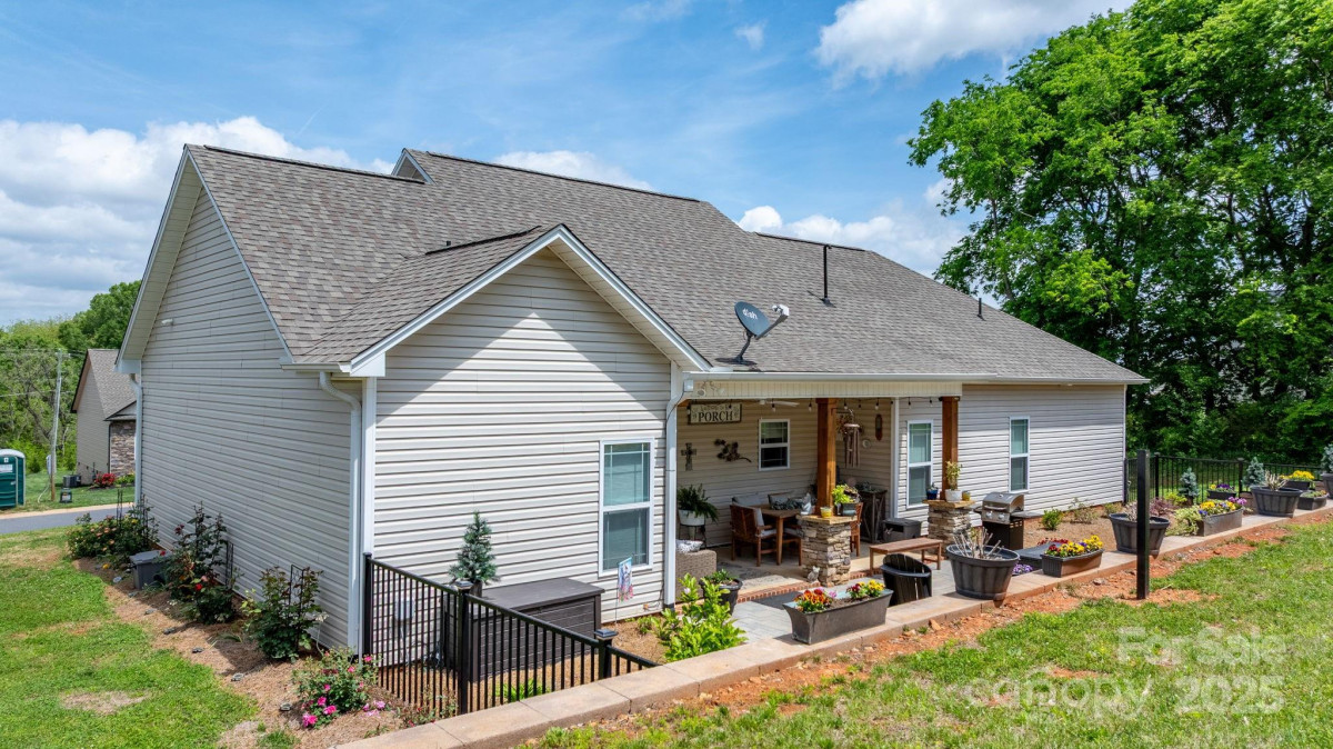 4949 Southview Dr Hickory, NC 28602