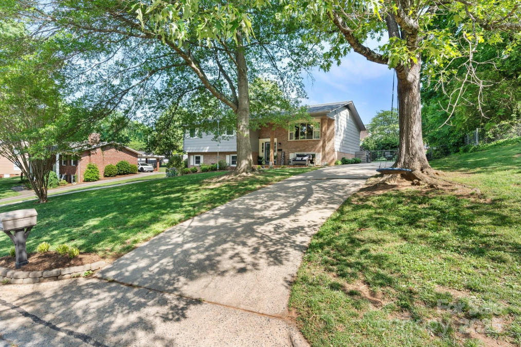 1110 16th Avenue Pl Hickory, NC 28601