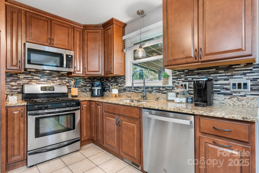 1110 16th Avenue Pl Hickory, NC 28601