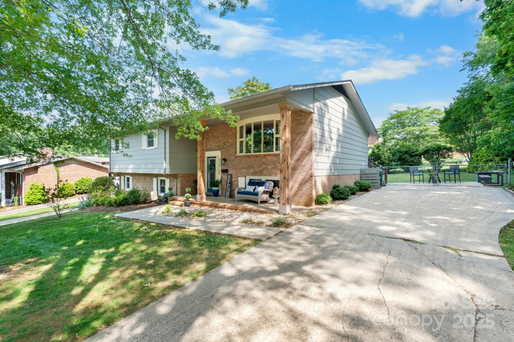 1110 16th Avenue Pl Hickory, NC 28601