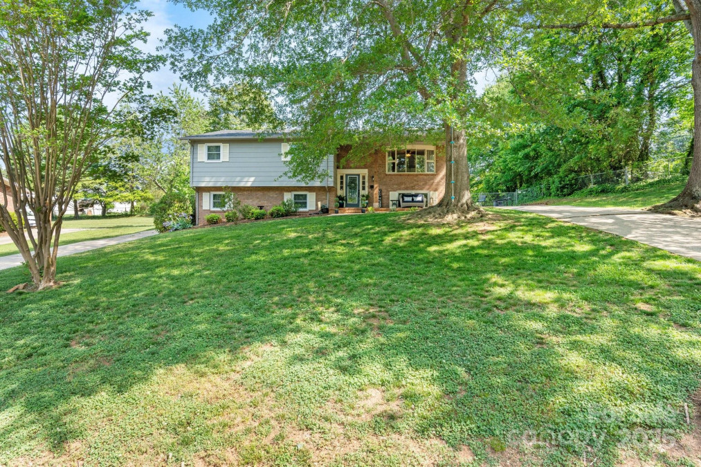 1110 16th Avenue Pl Hickory, NC 28601