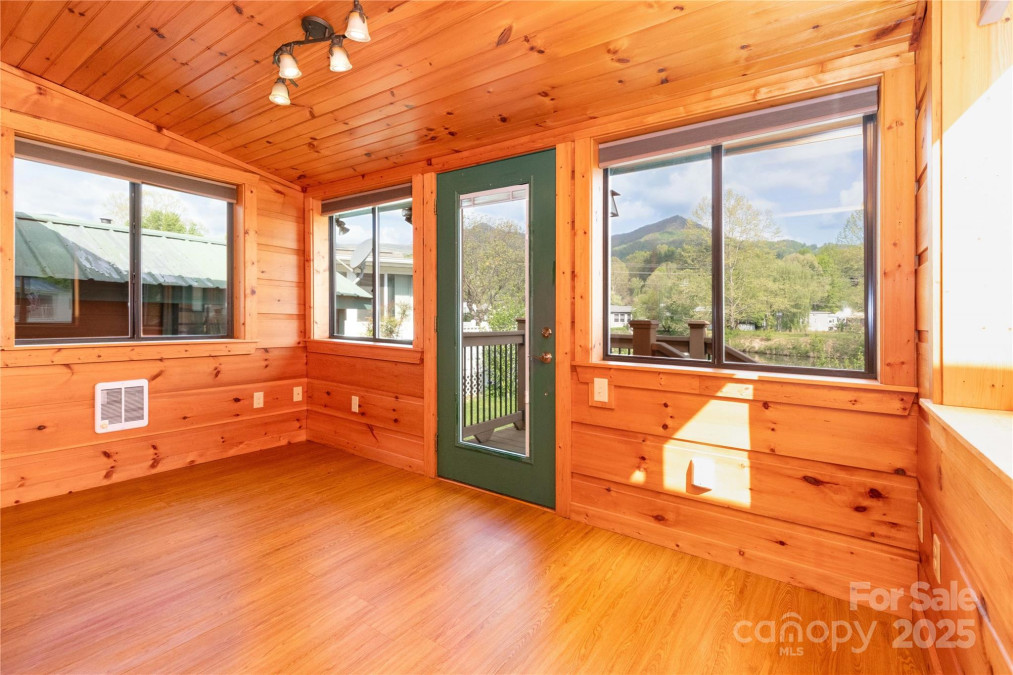 214 Pike Point Waynesville, NC 28785