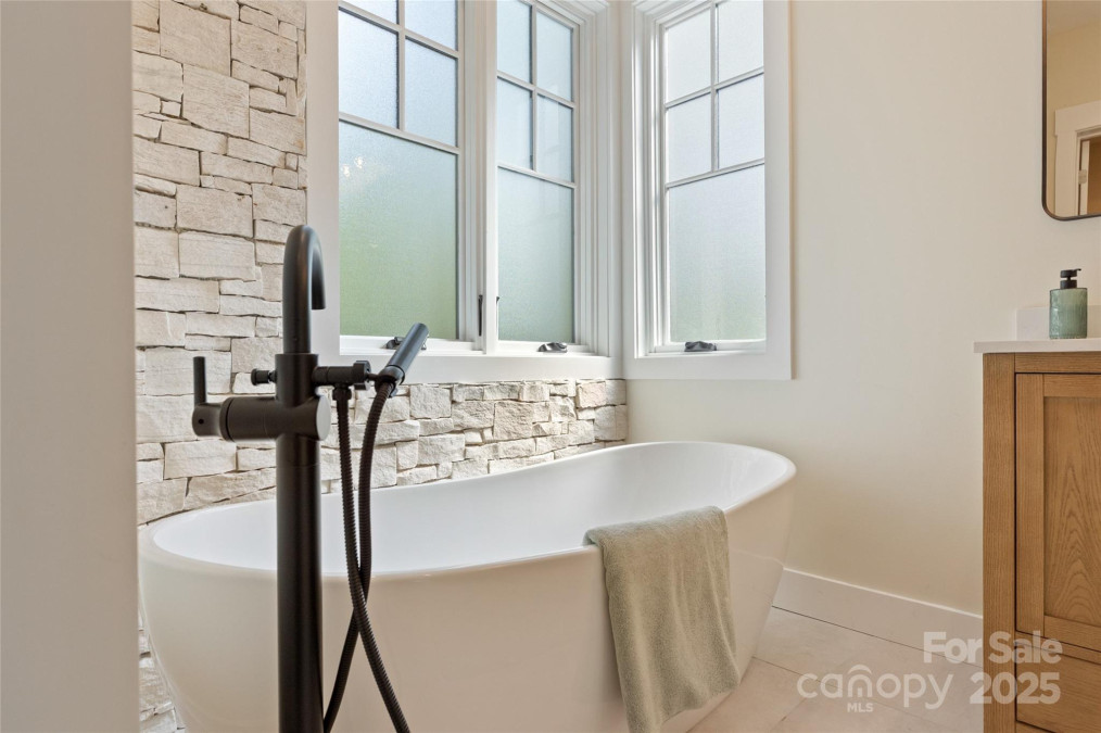 205 Upper Whitewater Rd Sapphire, NC 28774