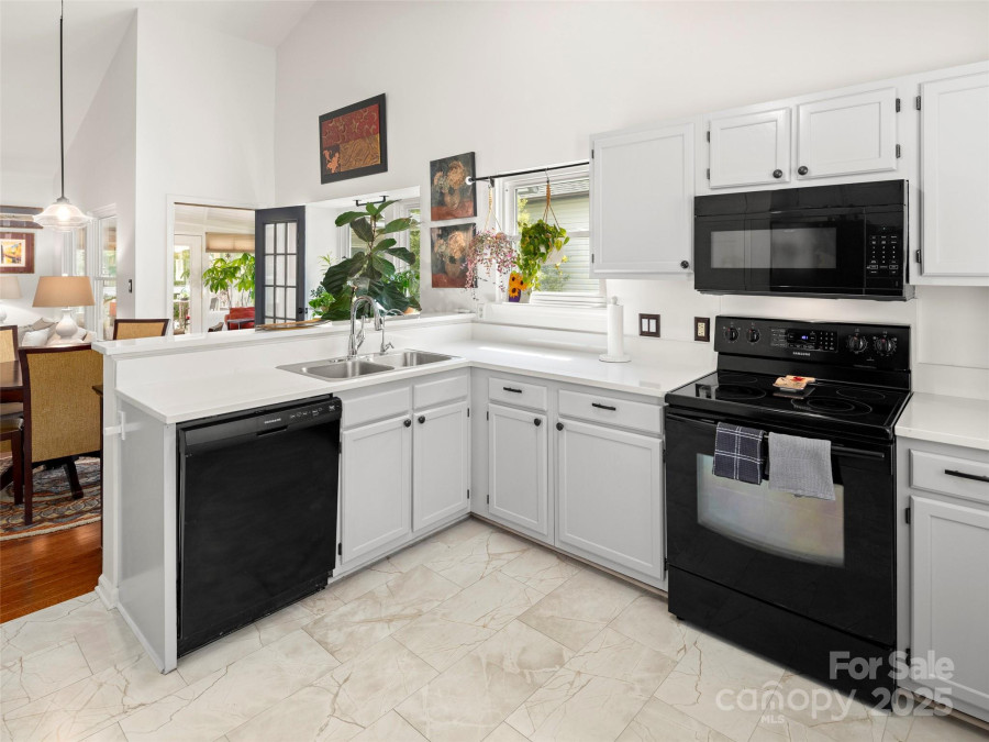 126 Cimarron Dr Asheville, NC 28803