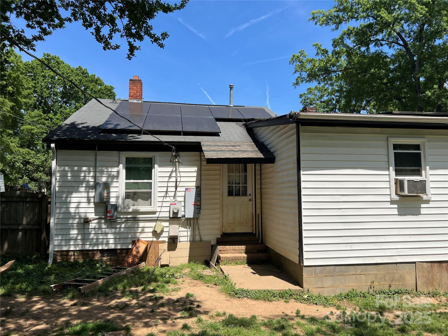 1212 Meadow Ln Charlotte, NC 28205