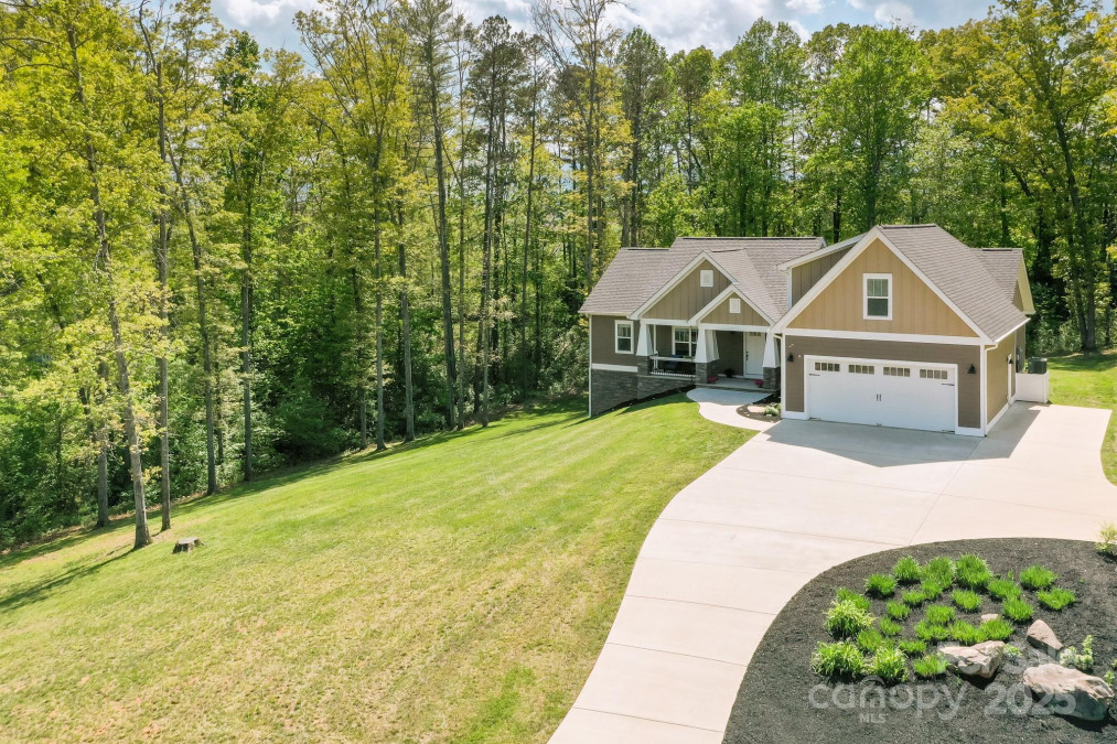7 Grizzly Dr Leicester, NC 28748